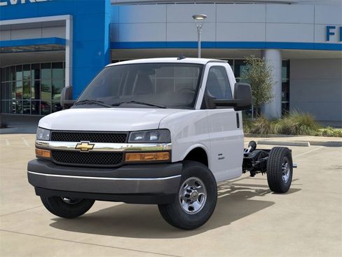 New 2025 Chevrolet Express 3500 w/ Power Convenience Package image 6