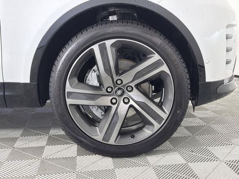 New 2026 Land Rover Discovery Dynamic SE image 35