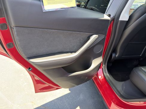 Used 2022 Tesla Model Y Performance AWD/4WD image 19