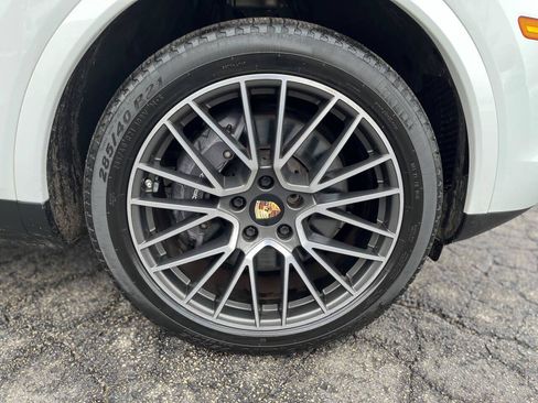 Used 2022 Porsche Cayenne Platinum Edition AWD/4WD image 15