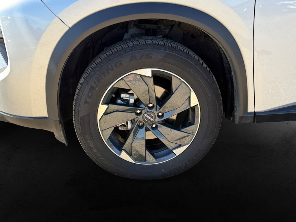 Used 2025 Nissan Rogue SV AWD/4WD image 12