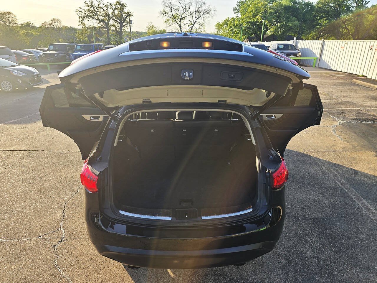 Used 2015 INFINITI QX70 AWD w/ Premium Package image 47