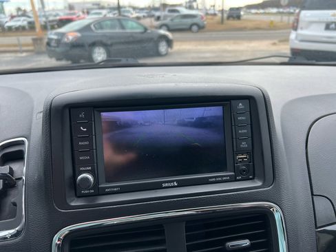 Used 2020 Dodge Grand Caravan SXT image 39