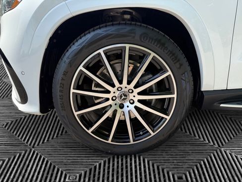 New 2025 Mercedes-Benz GLS 580 4MATIC image 9
