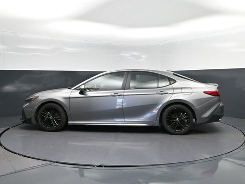 Used 2025 Toyota Camry SE FWD image 4