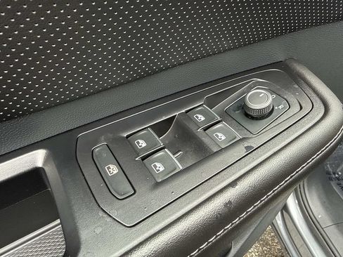 Used 2024 Volkswagen Atlas Cross Sport SE FWD image 22