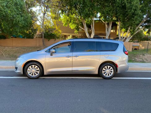Used 2017 Chrysler Pacifica Touring-L image 65