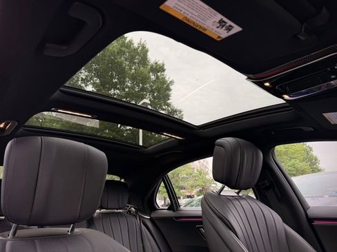 Used 2022 Mercedes-Benz S 500 4MATIC w/ AMG Line Package image 10