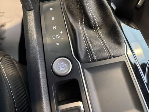 Used 2023 Volkswagen Atlas Cross Sport SE image 33