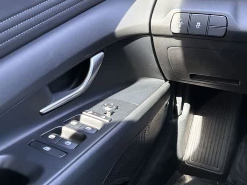 Certified 2025 Hyundai Elantra Limited image 14