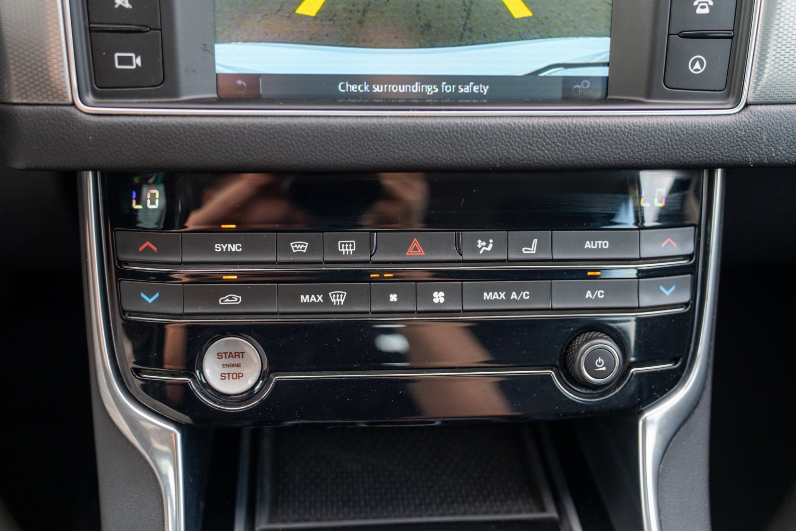 Used 2018 Jaguar XF Premium AWD/4WD image 18
