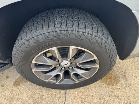 Used 2023 Chevrolet Tahoe LT w/ LT Signature Package image 10