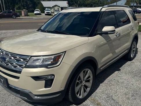 Used 2018 Ford Explorer Limited w/ Equipment Group 301A FWD image 3