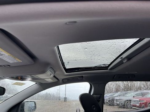 Certified 2023 GMC Acadia SLE w/ Driver Convenience Package image 11