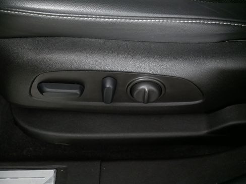 Used 2023 GMC Acadia SLT w/ Preferred Package image 20