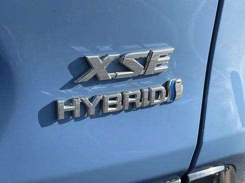 Used 2023 Toyota RAV4 XSE AWD/4WD image 10
