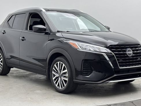 Used 2023 Nissan Kicks SV FWD image 3