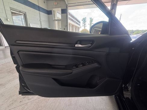 Used 2025 Nissan Altima 2.5 SV FWD image 18