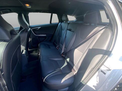Used 2016 Volvo V60 T5 Premier w/ Convenience Package image 19