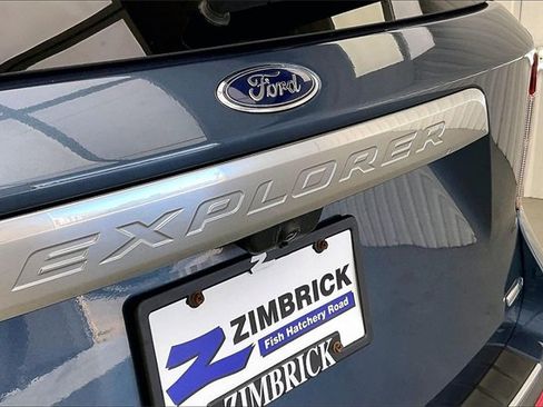 Used 2020 Ford Explorer Platinum w/ Premium Technology Package image 9