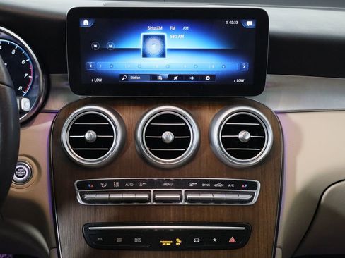 Used 2020 Mercedes-Benz GLC 300 image 27