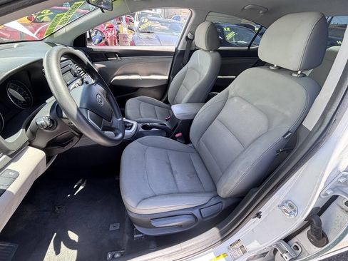 Used 2017 Hyundai Elantra SE FWD image 9