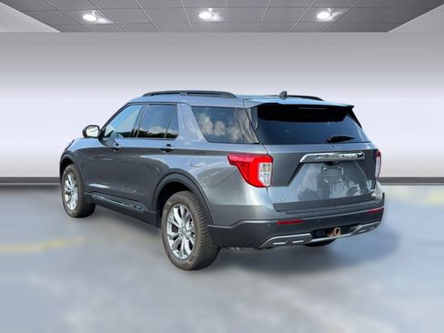 Used 2021 Ford Explorer XLT w/ Equipment Group 202A AWD/4WD image 3