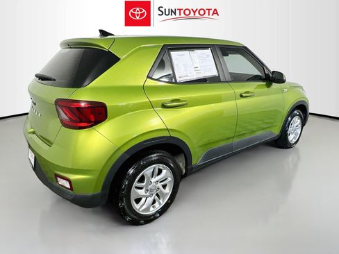 Used 2021 Hyundai Venue SE FWD image 4