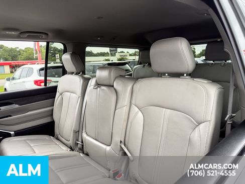 Used 2024 Jeep Wagoneer Series II w/ Flexible Seating Group RWD image 9