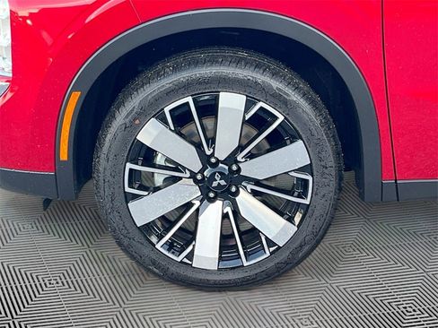 New 2025 Mitsubishi Outlander SE image 33