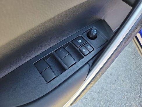 Used 2025 Toyota Corolla Cross AWD Hybrid w/ Convenience Package image 19