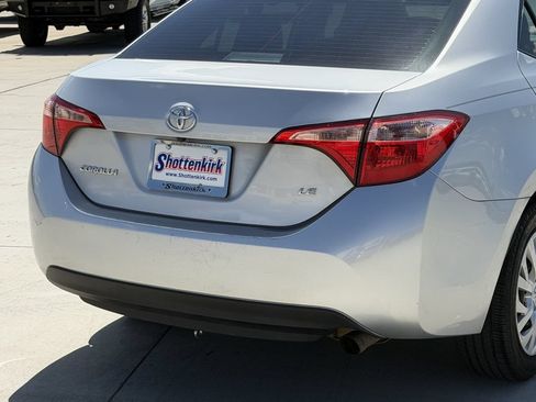 Used 2018 Toyota Corolla LE FWD image 6
