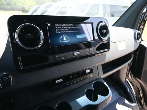 Used 2026 Mercedes-Benz Sprinter 2500 image 13