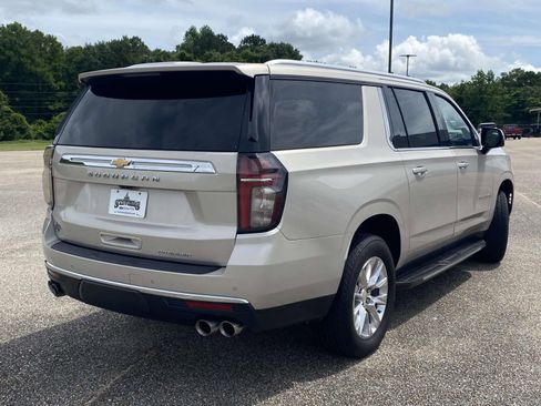Used 2021 Chevrolet Suburban Premier w/ Premium Package AWD/4WD image 7