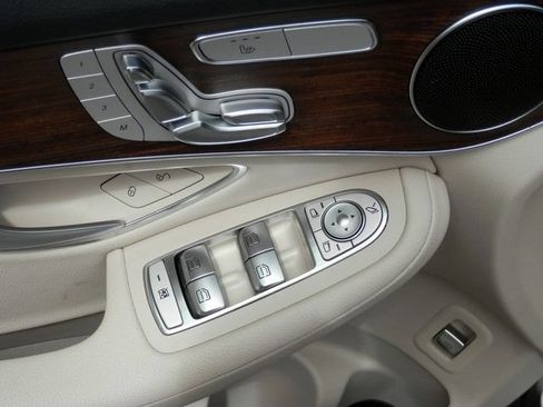 Used 2022 Mercedes-Benz GLC 300 4MATIC image 16