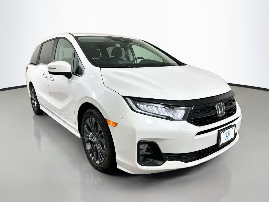 Certified 2026 Honda Odyssey Touring image 3