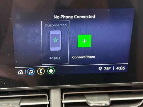 Used 2025 Chevrolet Trax LS image 31