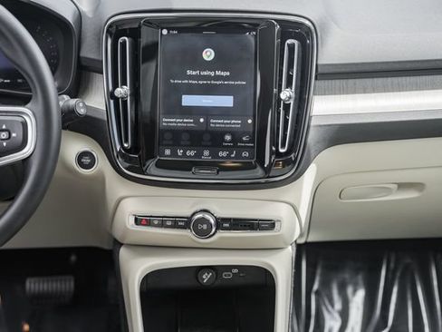 Certified 2023 Volvo XC40 B5 Ultimate w/ Protection Package Premier AWD/4WD image 24