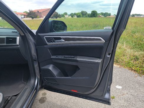 Used 2018 Volkswagen Atlas SE FWD image 32