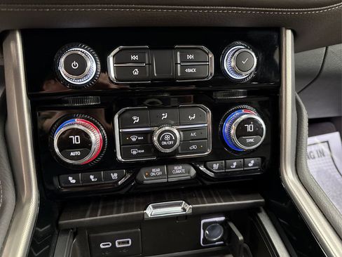 Used 2022 GMC Yukon Denali image 32