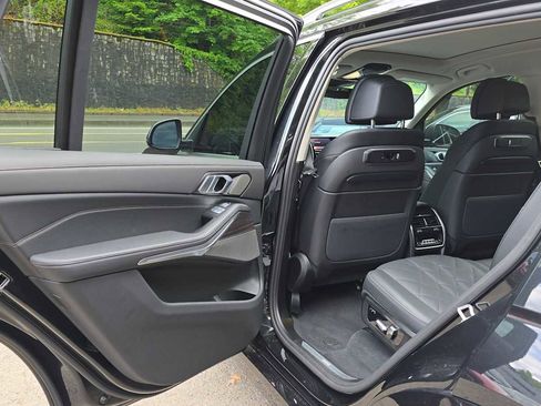 Used 2025 BMW X7 xDrive40i w/ Premium Package AWD/4WD image 15