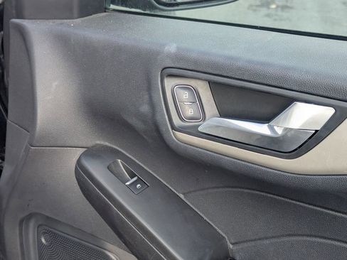 Used 2021 Ford Escape SE image 34