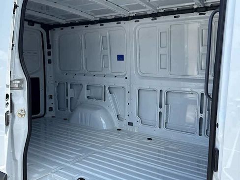 Used 2025 Mercedes-Benz Sprinter 2500 image 17