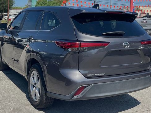 Used 2023 Toyota Highlander LE FWD image 6