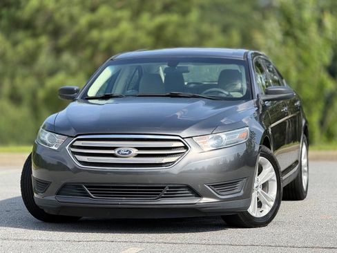 Used 2016 Ford Taurus SE FWD image 2
