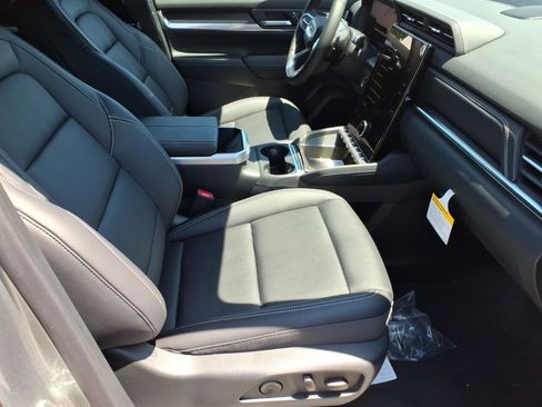 New 2026 GMC Terrain Elevation w/ Elevation Premium Package AWD/4WD image 8