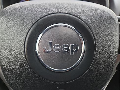 Used 2020 Jeep Grand Cherokee Altitude image 22