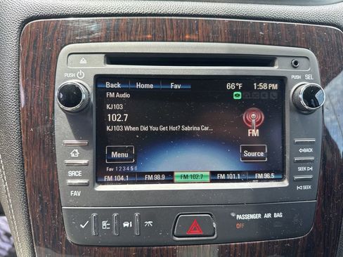 Used 2017 Chevrolet Traverse LT FWD image 15