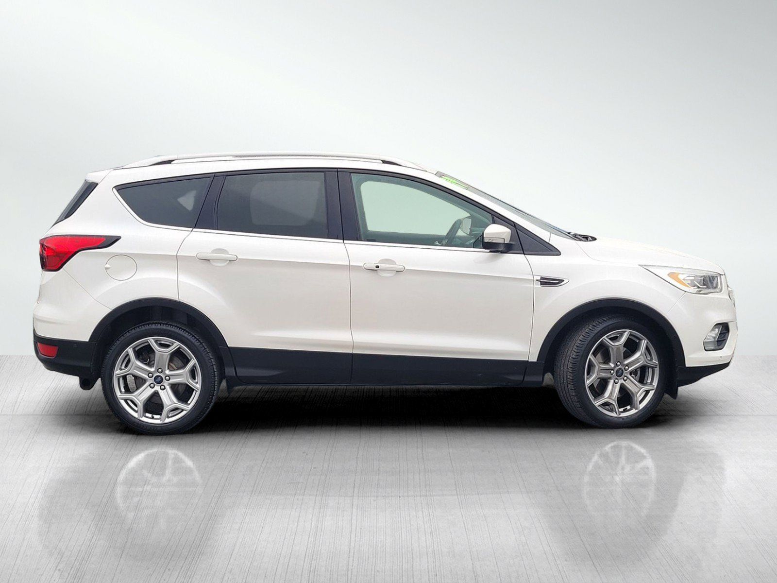 Used 2019 Ford Escape Titanium AWD/4WD image 3