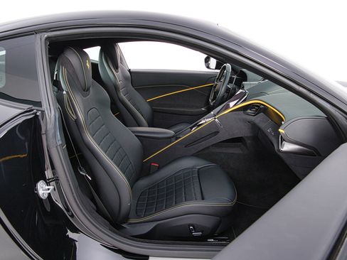 Certified 2021 Ferrari Roma RWD image 13